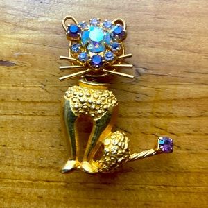 Cat brooch, jeweled spring head